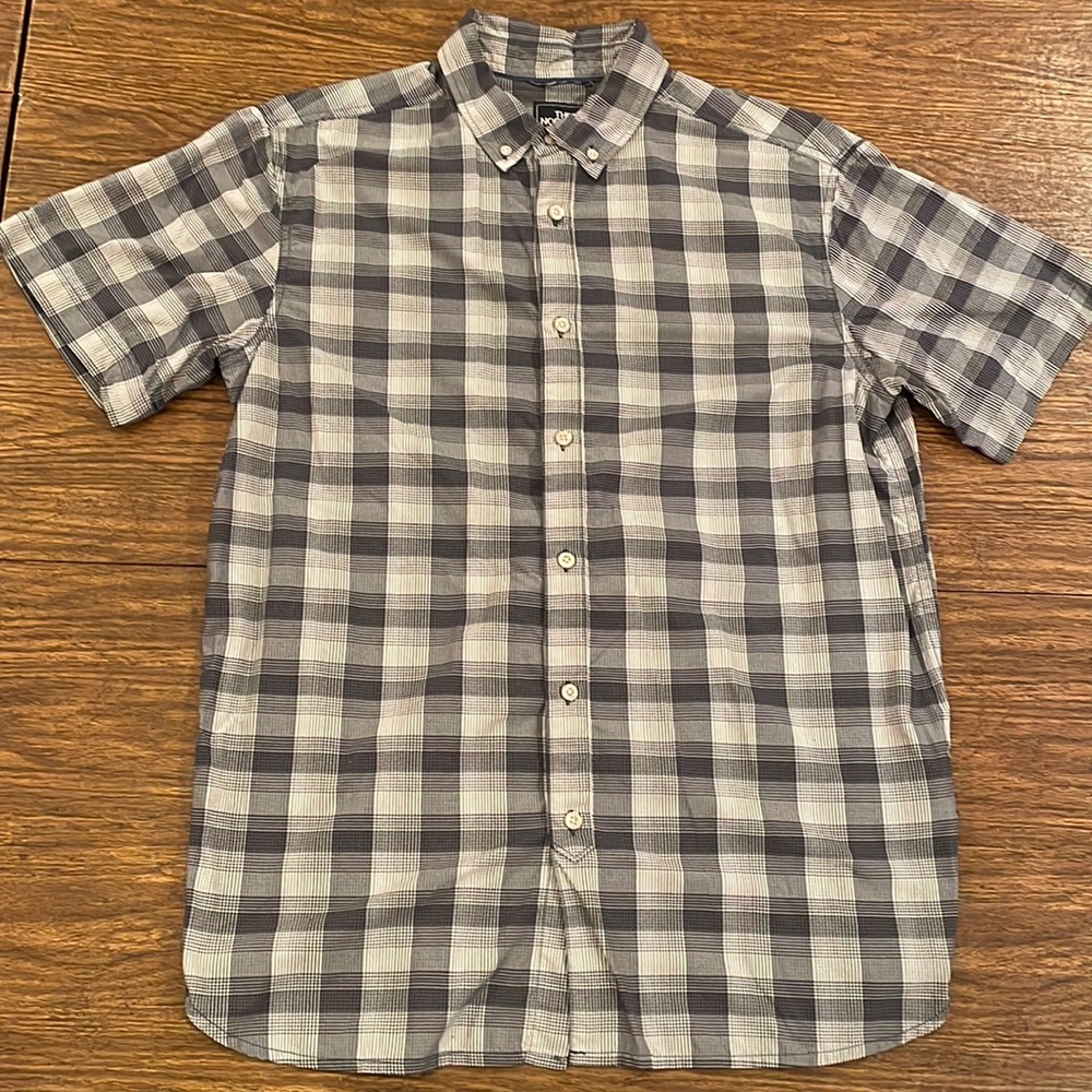 Mens L North Face button down shirt Short sleeve